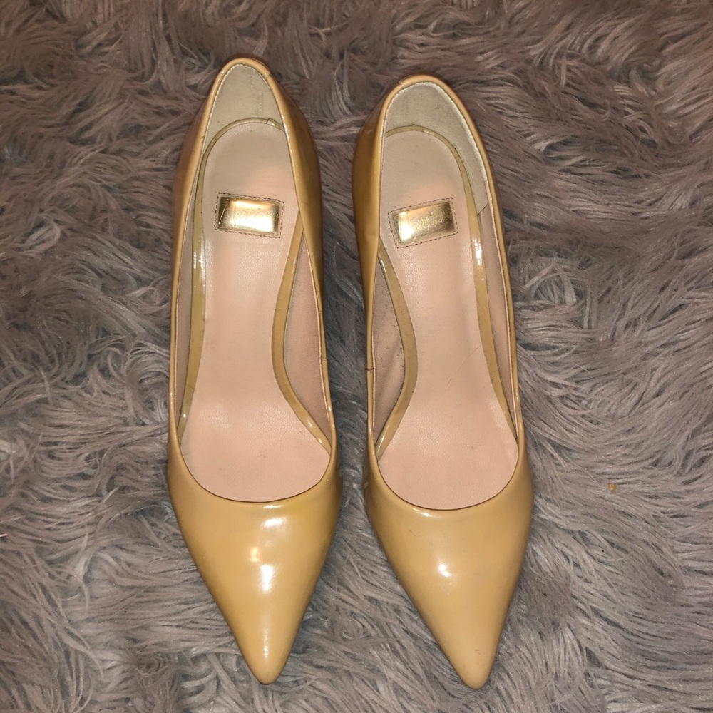 Nude heels with gold detail on heel.